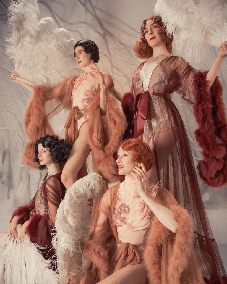 burlesque dancers