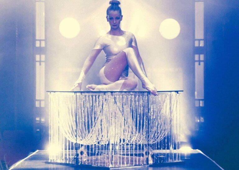 Book a Christmas cabaret